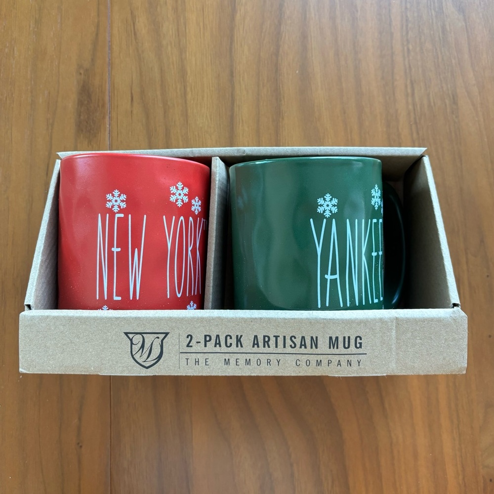 NWT Set of 2 New York Yankees Snowflakes Mugs